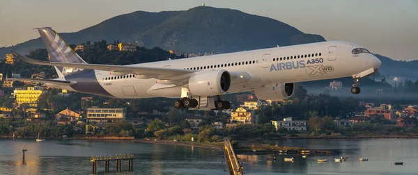 Airbus A350 Снижает Эксплуатационные Расходы Сжигание Топлива Выбросы Co2 Сравнению — стоковое фото