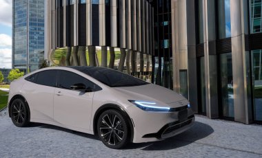 Toyota Prius 5. Nesil. Eklenti hibrit