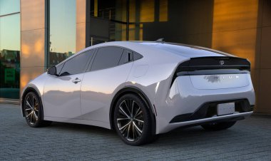 Toyota Prius 5. Nesil. Eklenti hibrit