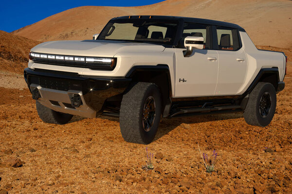 Пикап GMC Hummer EV 2023 - электрический супергрузовик