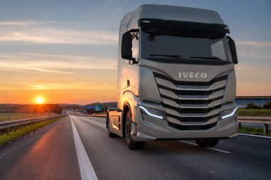IVECO S-Way yolda