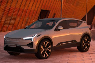 Polestar 3 debuts with an interesting body and a long range.