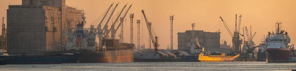 Naves Puerto Marítimo Comercial —  Fotos de Stock