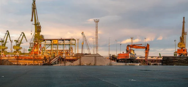Large Asphalt Yard Seaport — Stockfoto