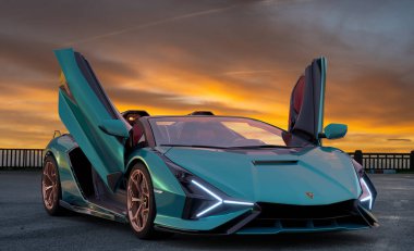 Lamborghini SIAN FKP 37.The Sin FKP 37, V12 motorlu ve hibrit teknolojili süperkondansatörlere dayalı ilk süper spor otomobil..