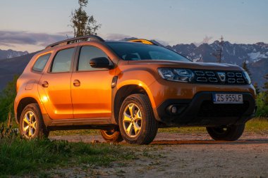 Dağlık arazide Dacia Duster SUV