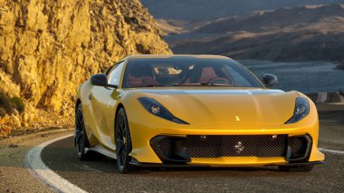 Ferrari 812 Yolda Rekabet