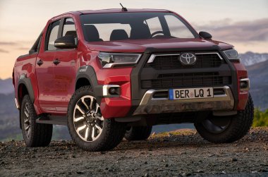 Toyota Hilux, efsanevi ve güvenilir 4 tekerli pikap.