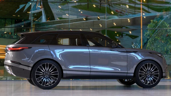 Range Rover Velar sergi merkezinde.