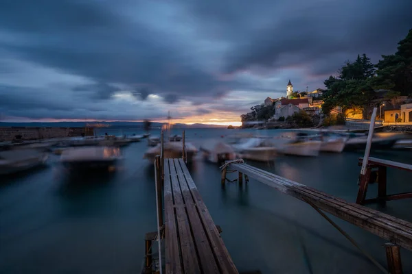 Paisagem Romântica Uma Pequena Marina Riviera Makarska Durante Uma Noite — Fotografia de Stock