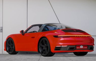 Porsche 911 Targa 4S Heritage Design Edition - klasiklerin ruhunda