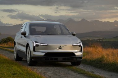 Volvo EX30 markanın marka tasarımını gelişmiş teknolojiyle birleştiren son model kompakt SUV. Tam elektrik, sıfır emisyon.