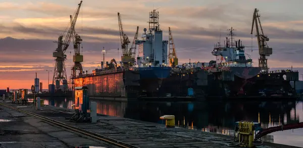 Ship Repair Ship Repair Yard Spectacular Sunrise — Stock Photo, Image