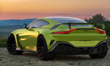  Aston Martin Vantage V8 Coupe