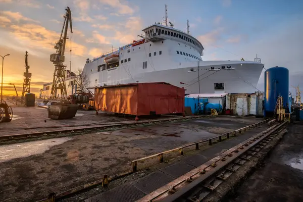 Passenger Ship Dock Repair Yard — Stock Photo, Image