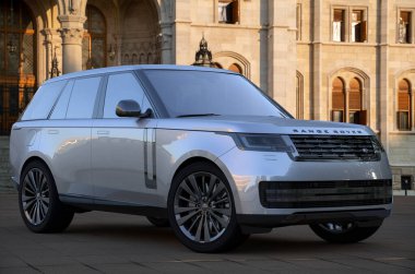 Range Rover . Yüksek performanslı lüks SUV.