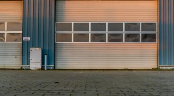 Porta Garagem Prédio Industrial — Fotografia de Stock