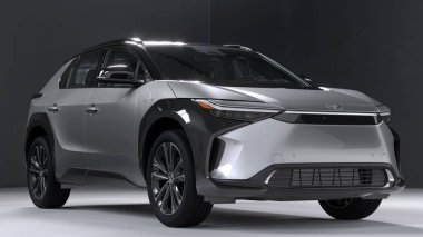 Toyota bZ4X, elektrikli bir aracın zarif ve gelişmiş tasarımı ile engebeli bir SUV modelini birleştirir. Tüm yollarda yenilikçi elektrikli araç sergileniyor