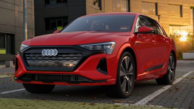 2024 Audi Q8 e-tron-Premium SUV EV 