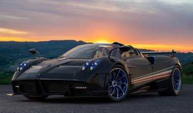 Pagani Huayra Tricolore İtalyan pilotlara 840 beygir gücünde.