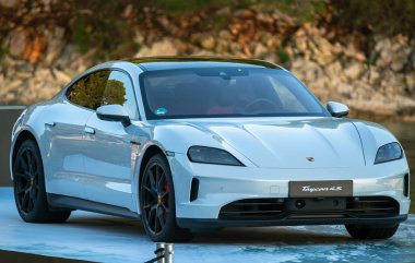 Porsche Taycan 4S ekranda