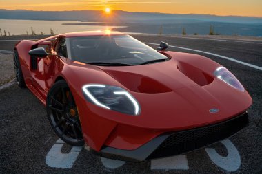 Ford GT . Yeniden yazılmış bir efsane.