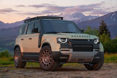 Land Rover Defender Octa Explorer Pack