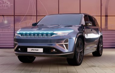 Jeep Wagoneer S. Şaşırtıcı derecede dinamik silueti olan büyük elektrikli bir SUV yeni seyirciyi hedef alıyor..