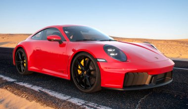 2025 model yılı için yeni Porsche 911 Carrera GTS.