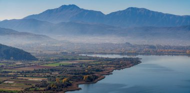 Yunanistan 'ın Ioannina kenti yakınlarındaki tarım manzarası