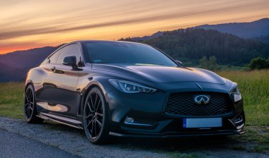 Infiniti Q60 - son derece hızlı, ama çok rahat