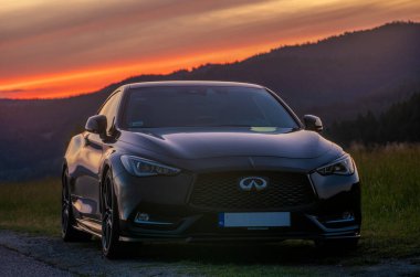 Infiniti Q60 - son derece hızlı, ama çok rahat
