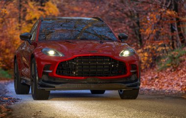 Aston Martin DBX707 - dünyanın en güçlü SUV 'si.. 