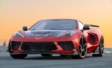 Chevrolet Corvette Z06 otoparkta bekliyor.