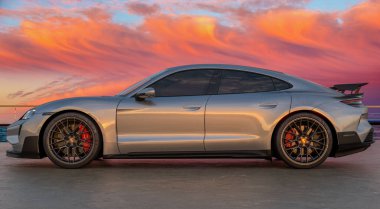 Porsche Taycan Turbo GT sürüm 2025