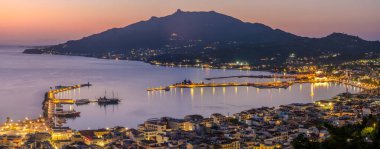 Zakynthos şehir ve limanının panoramik manzarası