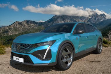 Yeni Peugeot 408 her yönden şaşırtıcı..