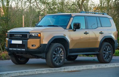 Yeni Toyota Land Kruvazörü her yere hazır.