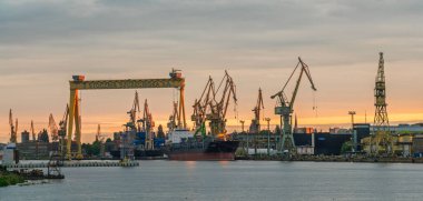 Polonya 'daki Stocznia Szczecinska S.A tersanesi, yüksek çözünürlüklü panorama