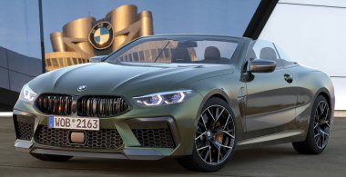 BMW M8 Yarışması Üstü açılabilir BMW Welt genel merkezi önünde