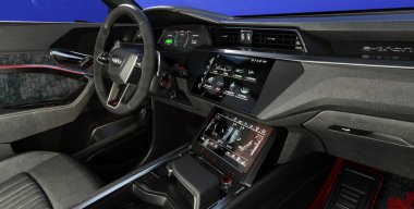 Audi Q8 E-Tron iç mekan, gösterge paneli