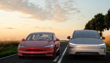 Tesla Model Y Juniper ve Tesla Model 3 birlikte