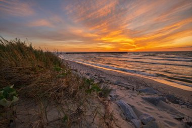 Baltık Denizi üzerinde güzel ve görkemli bir gün batımı