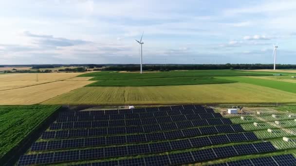 Edificio Solar Farm Paneles Energía Solar Vista Aérea Turbinas Fotovoltaicas — Vídeos de Stock