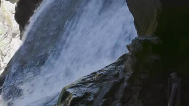 Wasserfall Den Bergen Nahaufnahme Wasserfall Roffla Schlucht Von Roffla Rofflafall — Stockvideo