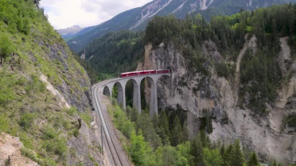Tren Glacier Express Atravesando Viaducto Landwasser Patrimonio Mundial Unesco Filisur — Vídeos de Stock