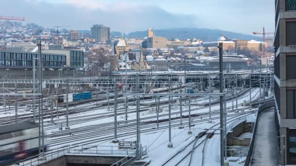 Caducidad Estación Tren Invierno Ciudad Europea Cubierta Nieve Estación Tren — Vídeo de stock