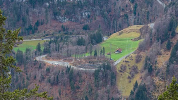 Час Лапсе Мотоцикли Автомобілі Їздять Звивистій Дорозі Швейцарських Альпах Ленгерн — стокове відео