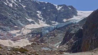 İsviçre Alplerinde eriyen buzullar. Stein Buzulu, Steingletscher, Urner Alpleri, Susten Geçidi, Berne Kantonu, İsviçre.