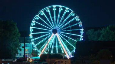 Zaman aşımı, gece dönme dolap. Avrupa 'da gözlem çarkı. Schlieren, Dietikon, İsviçre 'de Zürih kantonu.